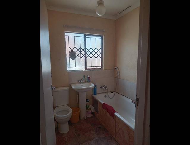 2 BEDROOM HOUSE FOR SALE IN SOSHANGUVE VV